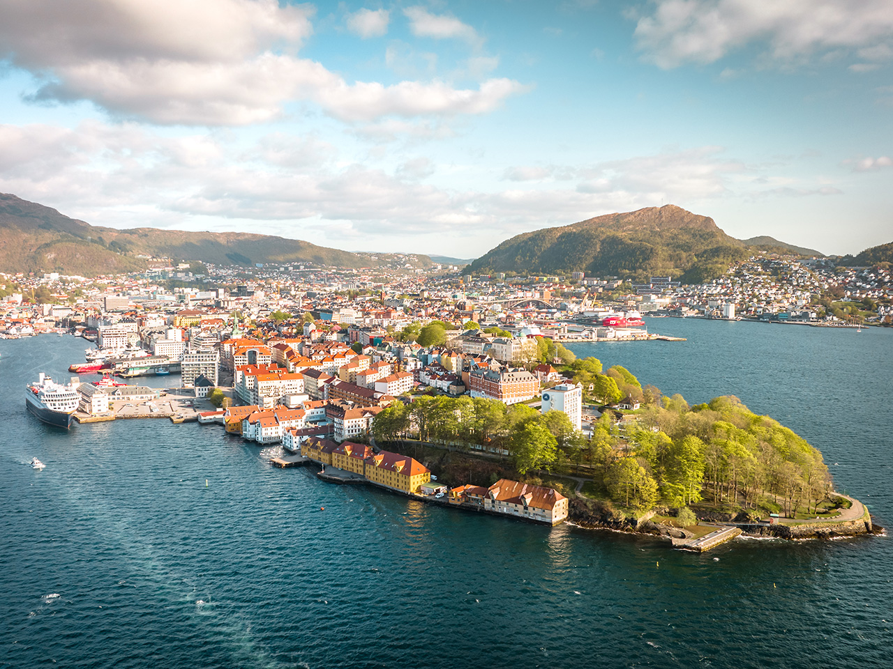 Bergen city center with Mount Fløyen and Mount Ulriken